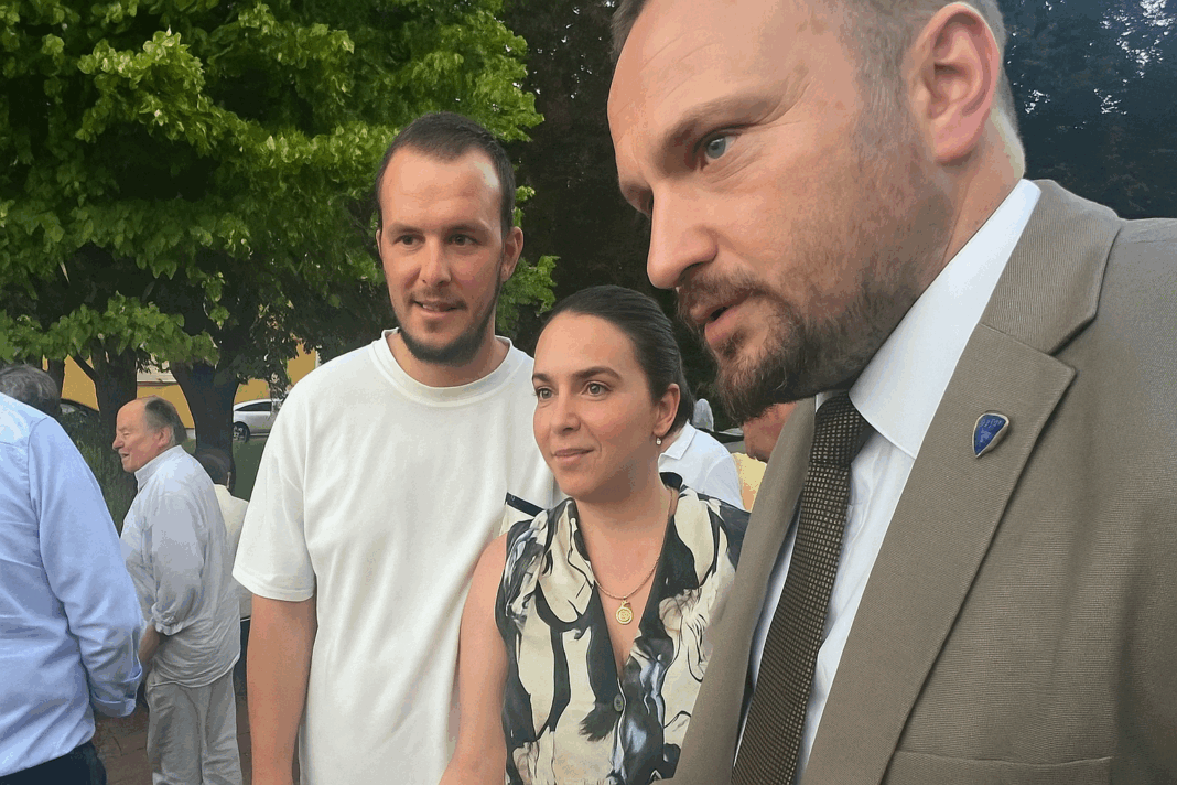 100A89BA-3A0D-491A-83B5-C604D84B1B21