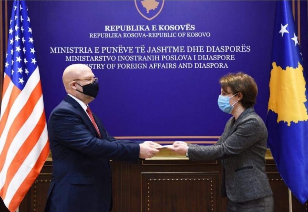 ambasadori-i-ri-amerikan-rithekson-qendrimin-mbeshtetes-te-shba-ve-ndaj-kosoves