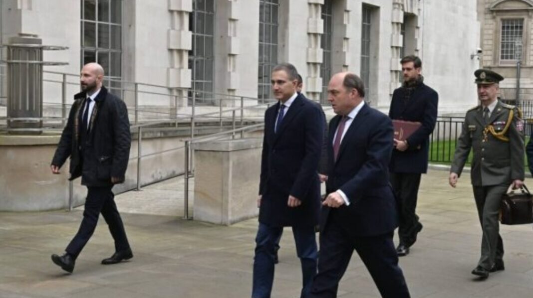 ministri-serb-i-mbrojtjes-zi-e-terr-per-kosoven-ne-londer:-jane-te-paparashikueshem,-po-i-frikesojne-serbet