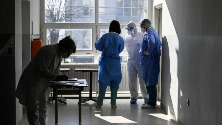 Mbi 1,000 punonjës shëndetësorë të infektuar me Omicron    
