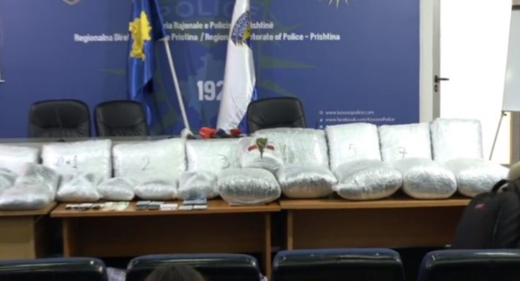 kapen-91-kilograme-droge-ne-podujeve,-i-dyshuari-sulmoi-policine