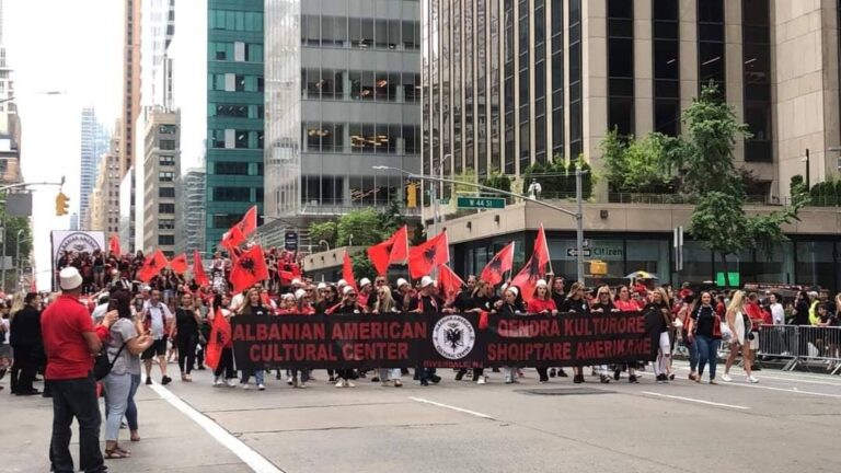Rikthehet parada shqiptare në New York